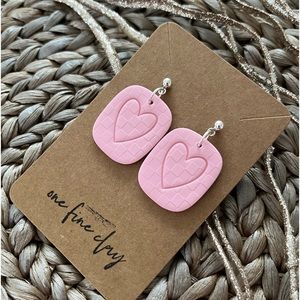 Soft Pink Checker Patterned Heart Earrings